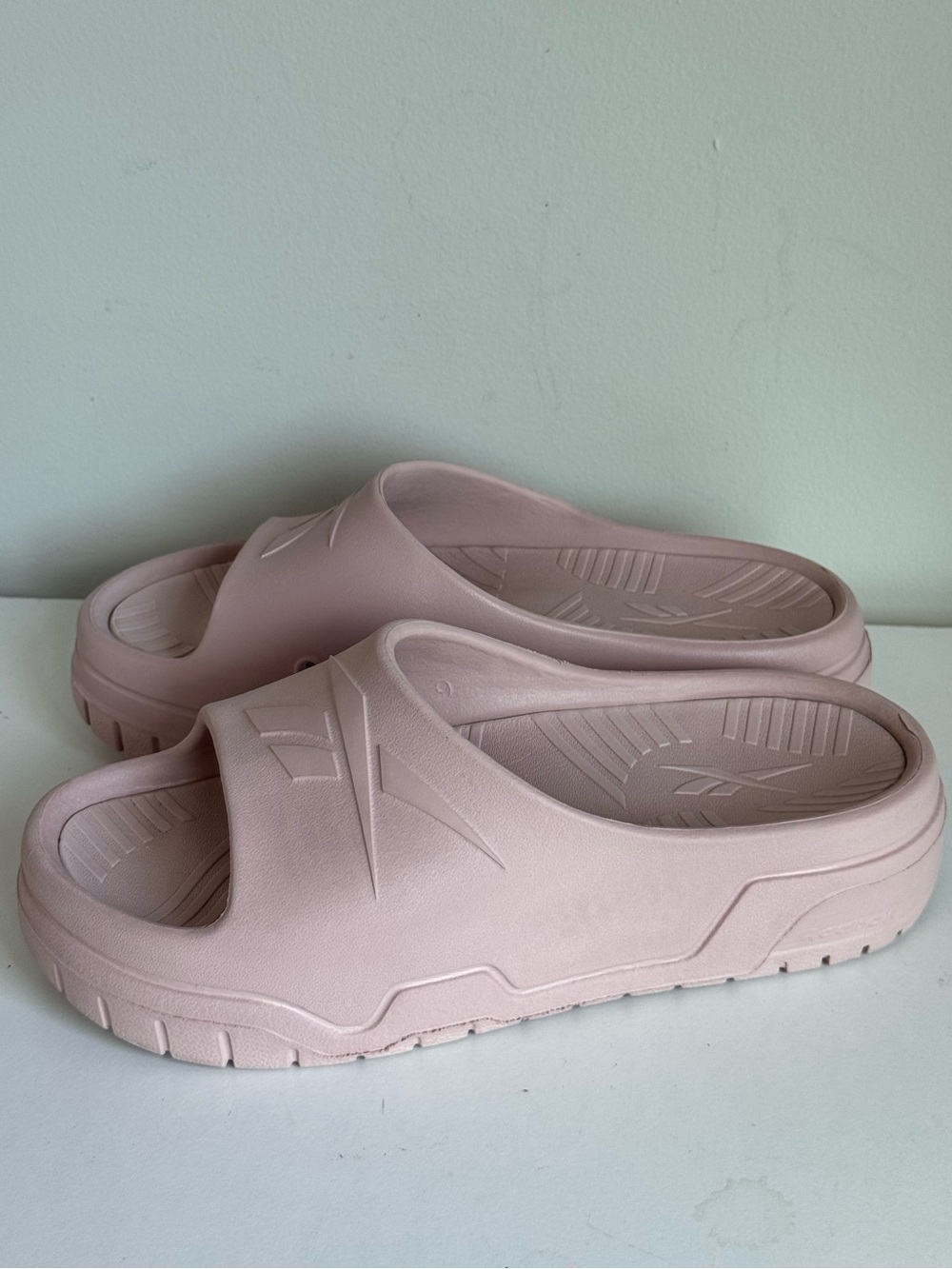 Reebok Clean Slides Sporty Pink Platform Lightweight Casual Sandals Women US 9
